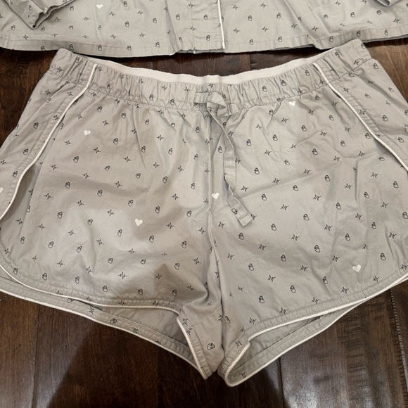 Figs Pajamas Set Grey Heartbeats Long Sleeve and Shorts size Large - Picture 8 of 15